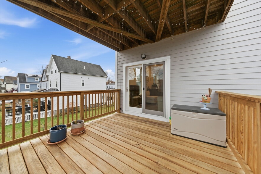 Building Photo - 68 Edson St