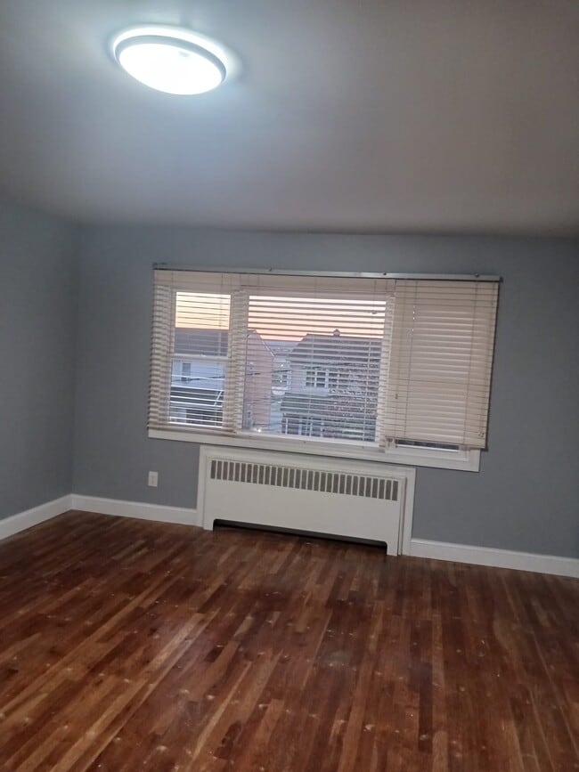 Building Photo - 9126 Grand Ave