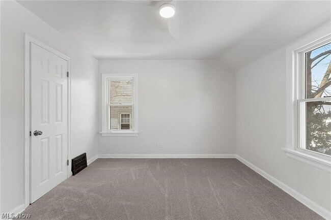 Building Photo - 3406 Henderson Rd