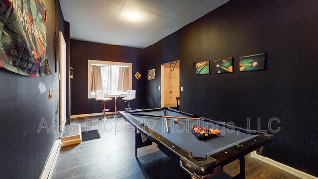 Building Photo - 3120 Greenbriar Dr