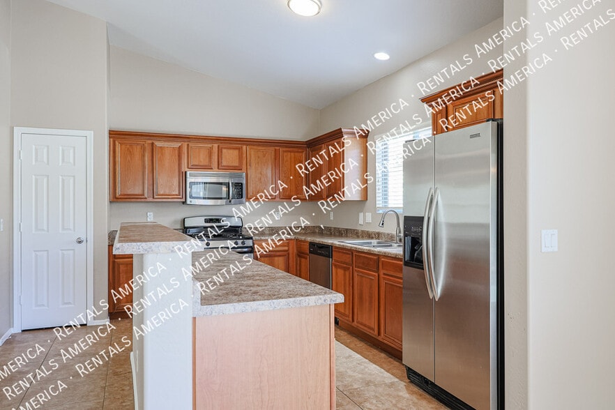 Building Photo - 17033 W Sonora St