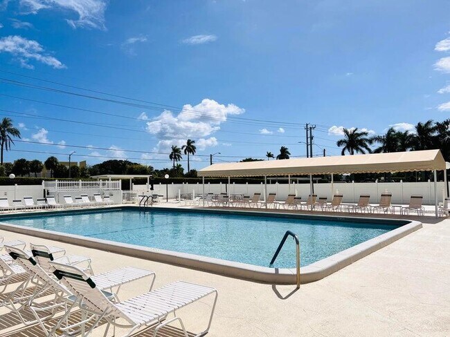Building Photo - 1340 NW 18th Ave