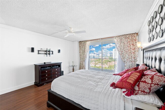 Building Photo - 2801 NE 183rd St