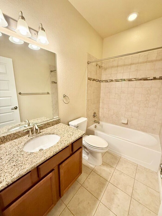 Building Photo - Beautifully Maintained 5 Bed, 3 Bath Home in Loveland!