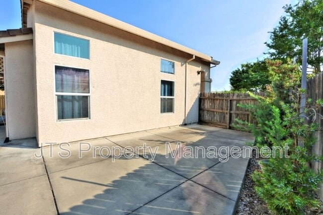 Building Photo - 3232 Balada Way