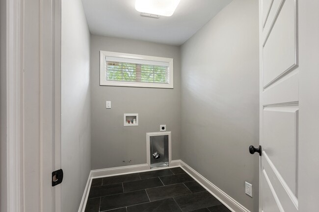 Building Photo - 126 Pinebranch Ct