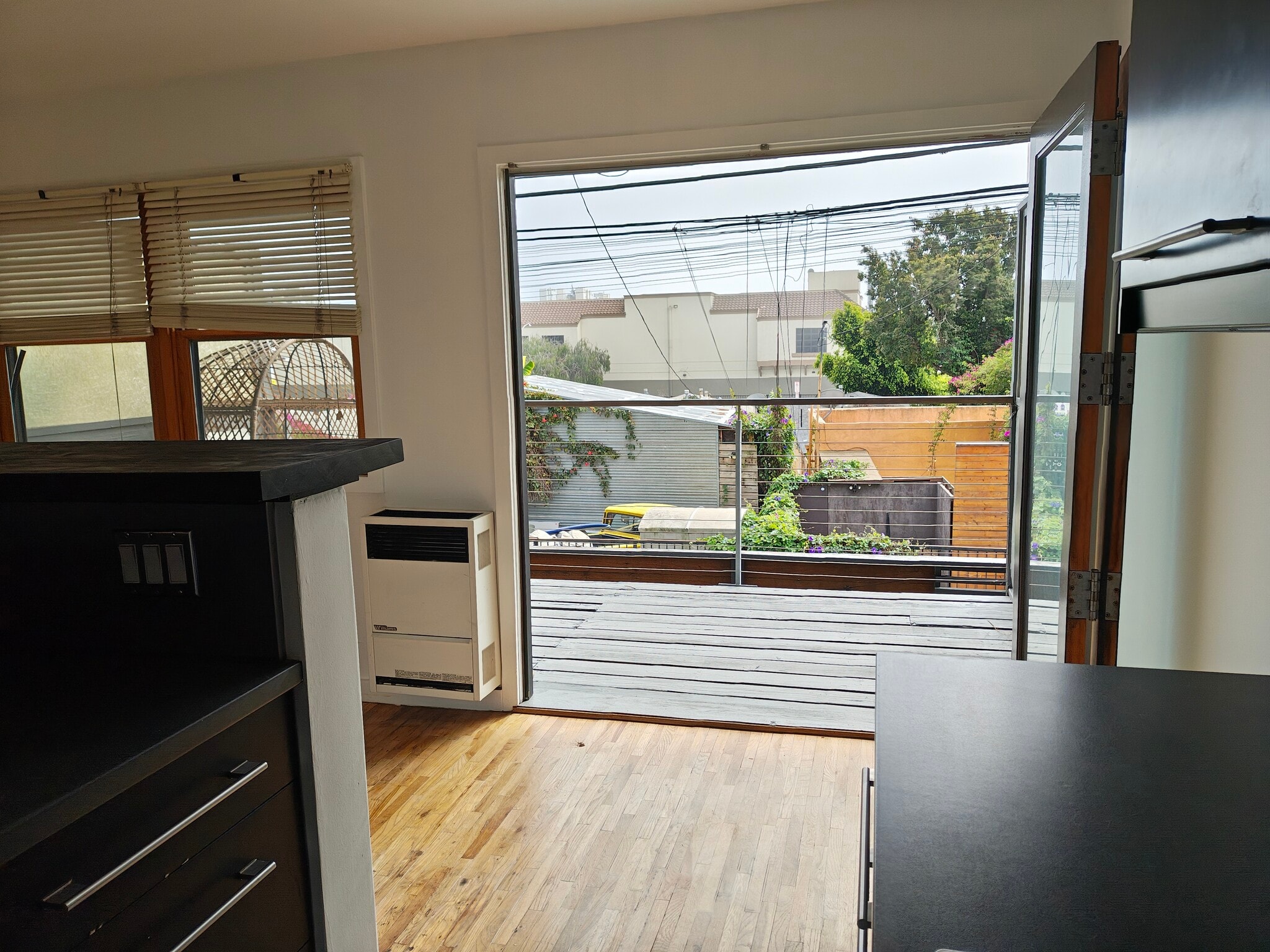 Building Photo - 252 3rd Ave