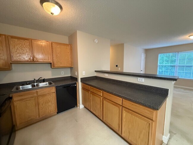 Building Photo - FOR RENT WINSTON SALEM