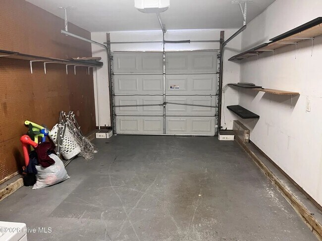 Building Photo - 3 Bedroom & 2.5 Bathroom Townhouse