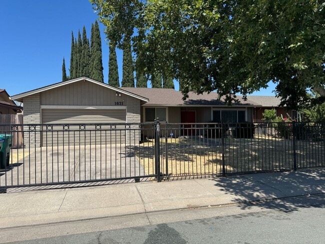 Primary Photo - Four Bed, Two Bath Home In North Stockton