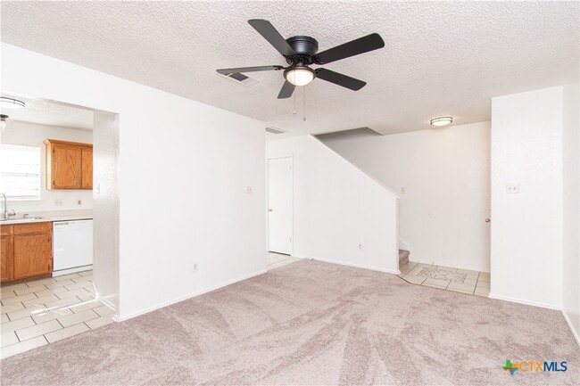 Building Photo - 2104 Corona Dr