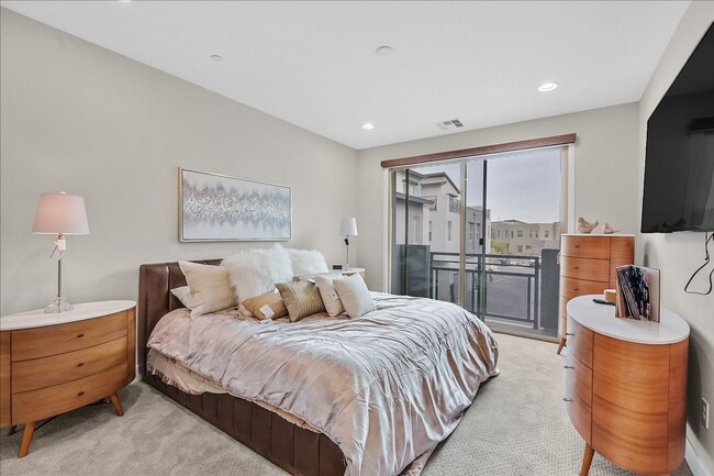 Building Photo - Experience True Luxury Living In The Heart Of Summerlin