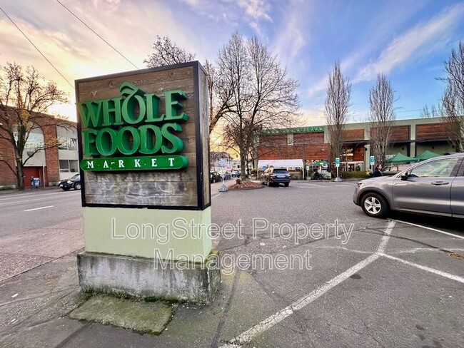 Building Photo - 123 SE 30th Pl