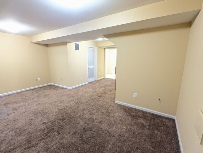 Building Photo - Townhome in *OAKDALE school district* ready for you now!