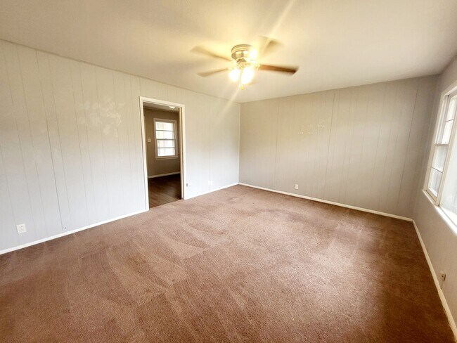 Building Photo - 3208 42nd St