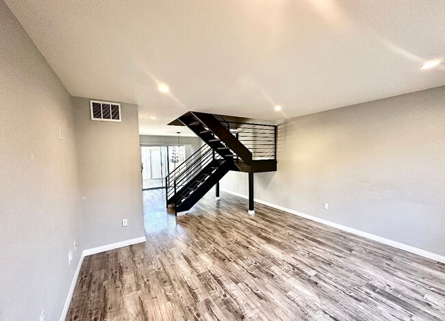 Building Photo - Stunning Townhome In Santee with Modern Fi...