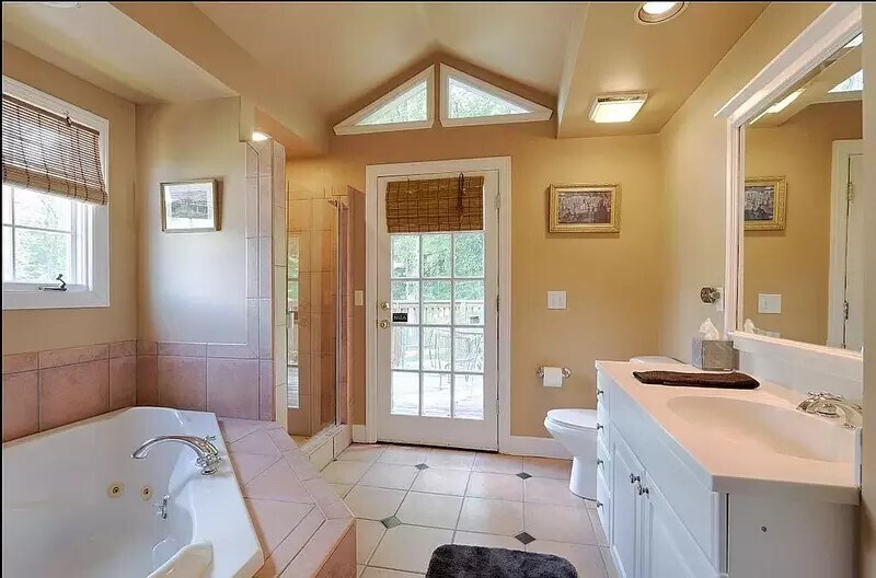 Building Photo - 4517 Beacon Dr