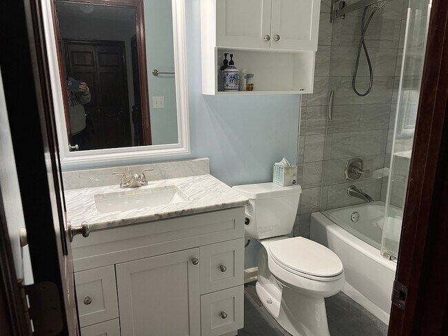 Building Photo - 926 W Aspen Dr