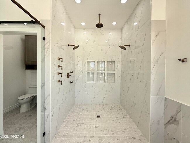 Building Photo - 1523 E Treasure Cove Dr