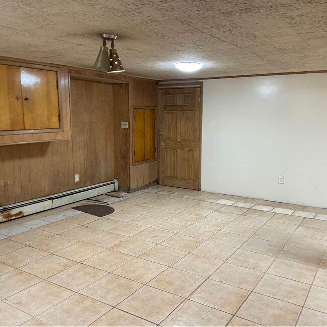 Building Photo - 319 E 1st Ave