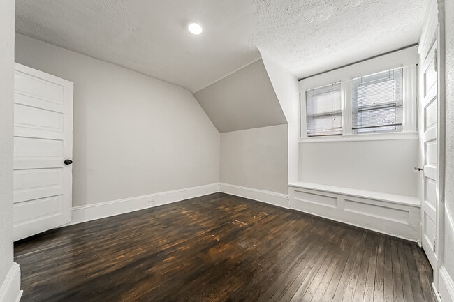 Building Photo - 1453 W 101st St