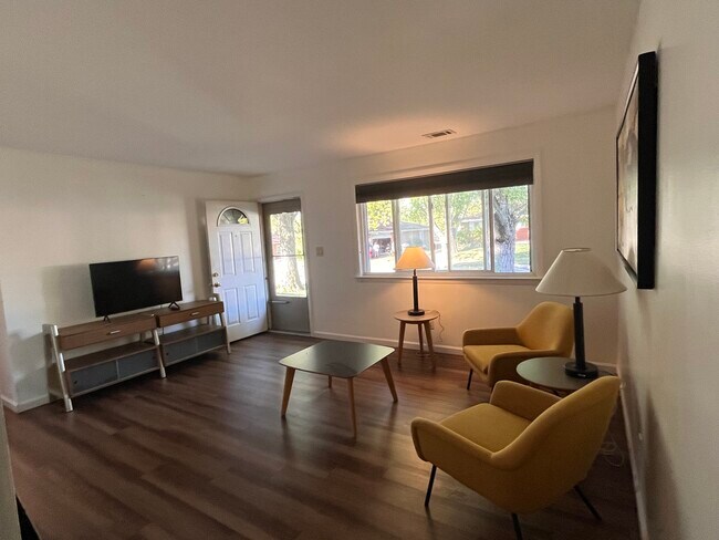 Building Photo - 5756 Kendon St