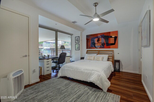 Building Photo - 7147 E Rancho Vista Dr