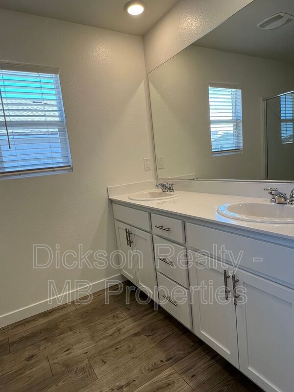 Building Photo - 8923 Wolf Moon Dr