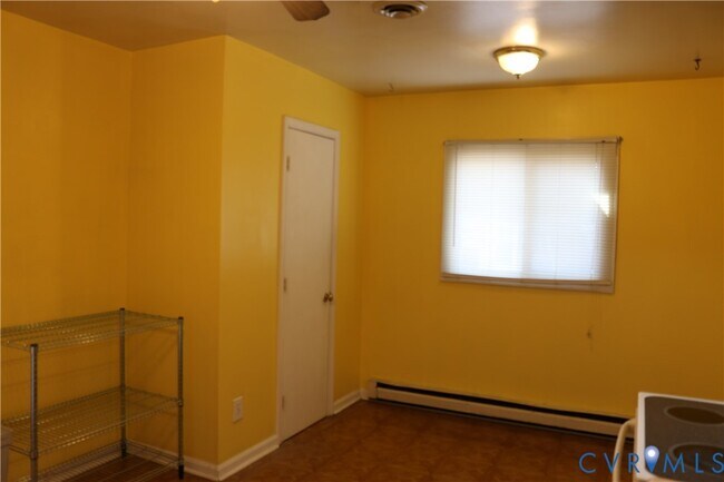 Building Photo - 9906 Family Ln