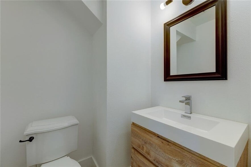 Building Photo - 4602 Everest Ln