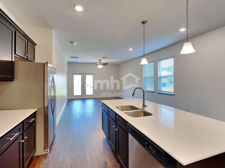 Building Photo - 2105 Saffron Walden Dr