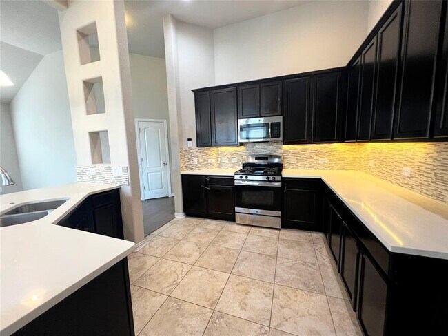 Building Photo - 613 Palmilla St