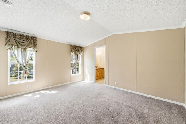 Building Photo - 267 Maddux Farm Dr