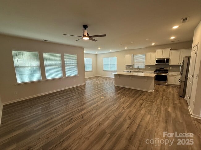 Building Photo - 129 Pampas Pl