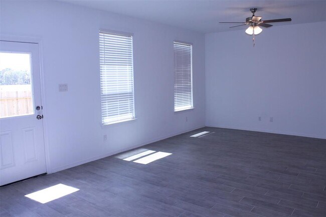 Building Photo - 9633 Caney Trails Rd