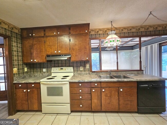 Building Photo - 96 Glencrest Dr