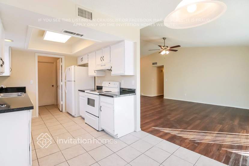 Building Photo - 3819 E Harmony Ave