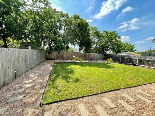 Building Photo - 12952 Dionysus Dr
