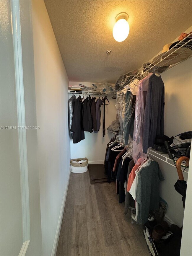 Building Photo - 170 SE 14th St