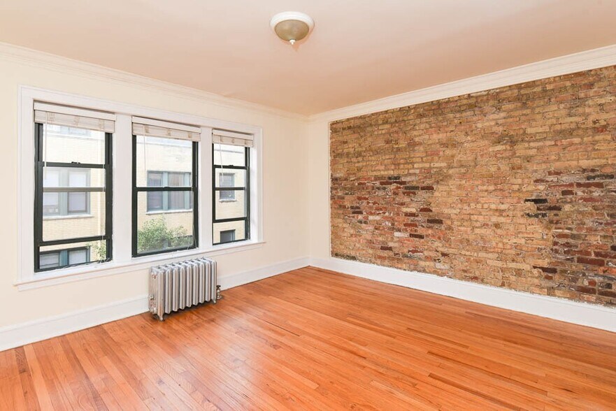 Building Photo - 2338 N Spaulding Ave