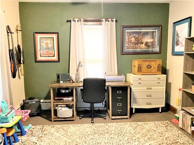 Building Photo - Charming 3-Bedroom Home on Terre Haute’s E...