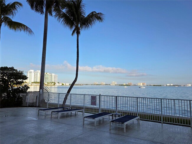 Building Photo - 1625 Kennedy Cswy