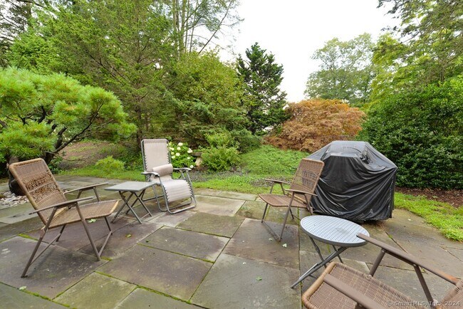 Building Photo - 595 Heritage Village