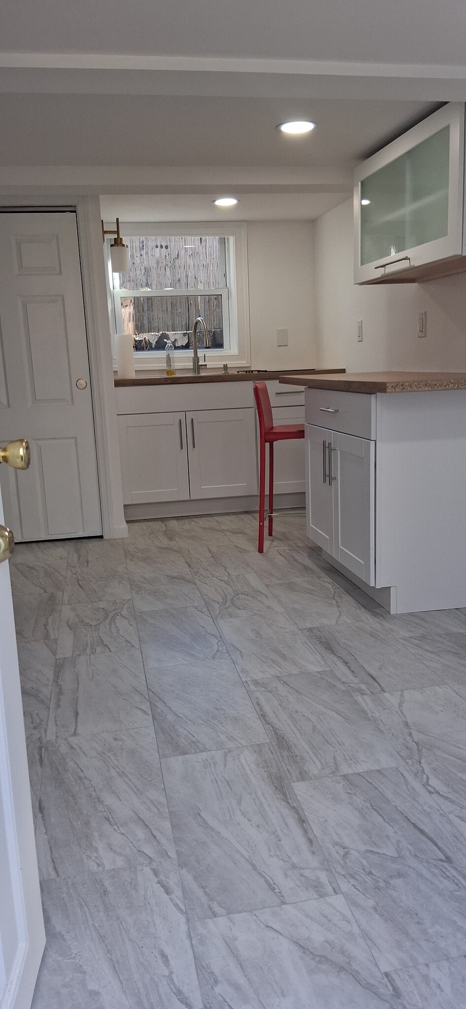 Building Photo - 28 Pineoaks Pl