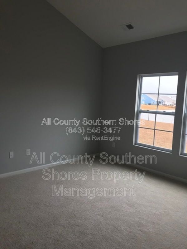 Building Photo - 877 Devon Estate Ave