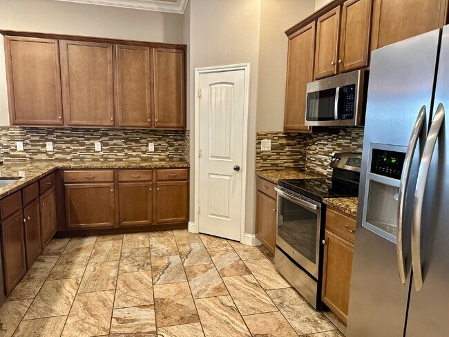 Building Photo - Beautiful 3/2/2 in South Lubbock!
