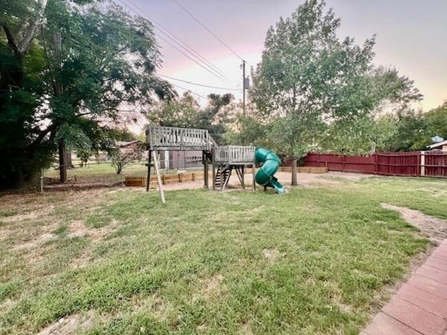 Building Photo - Westwood Subdivision / Rockdale, TX / 4 bedrooms / One Story