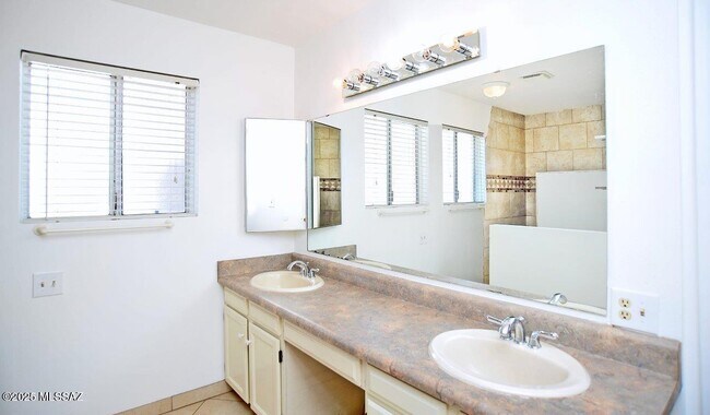 Building Photo - 4741 W Red Wolf Dr
