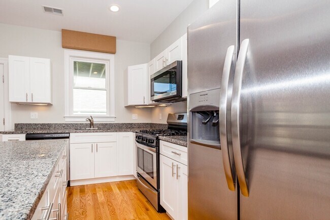 Building Photo - 220 Ashmont St