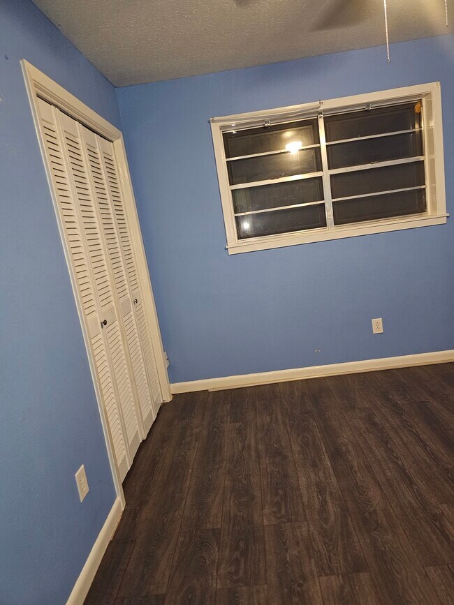 Building Photo - 2110 Venus Dr